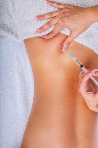 syringe-injection-woman-s-back-female-enjoing-relaxing-back-massage-cosmetology-spa-centre_613910-16668 syringe-injection-woman-s-back-female-enjoing-relaxing-back-massage-cosmetology-spa-centre_613910-16668